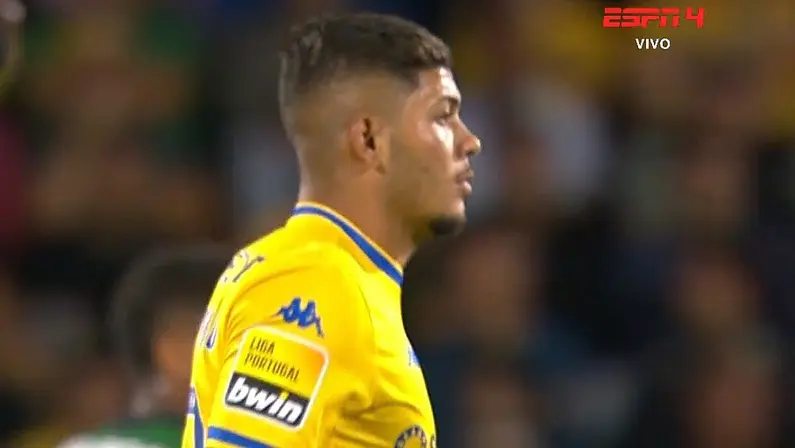 Jornalista português: Estoril decide rescindir com Erison, que volta ao Botafogo para ser emprestado ao São Paulo