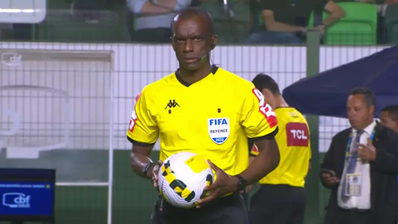 CBF escala Luiz Flavio de Oliveira para apitar Botafogo x Vitória pela Copa do Brasil