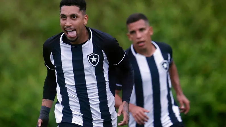 Botafogo avança e deixa encaminhada renovação do contrato de Kauê até 2026