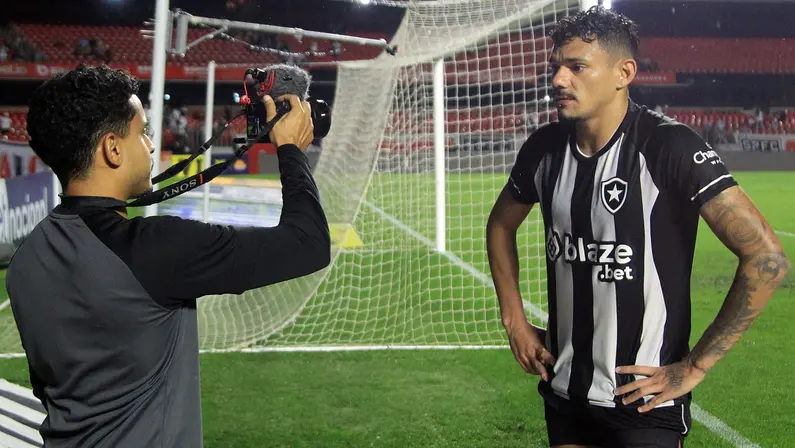 Tiquinho tem chegada triunfal no Botafogo com vitórias, gols, música de ídolo e até funk 