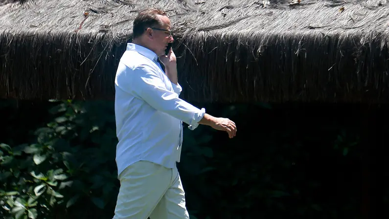 Textor ‘desliga’ tradutor do Twitter contra críticas e vê torcida do Botafogo confiante no projeto: ‘Preciso fazer meu trabalho, não posso ser tão emocional’