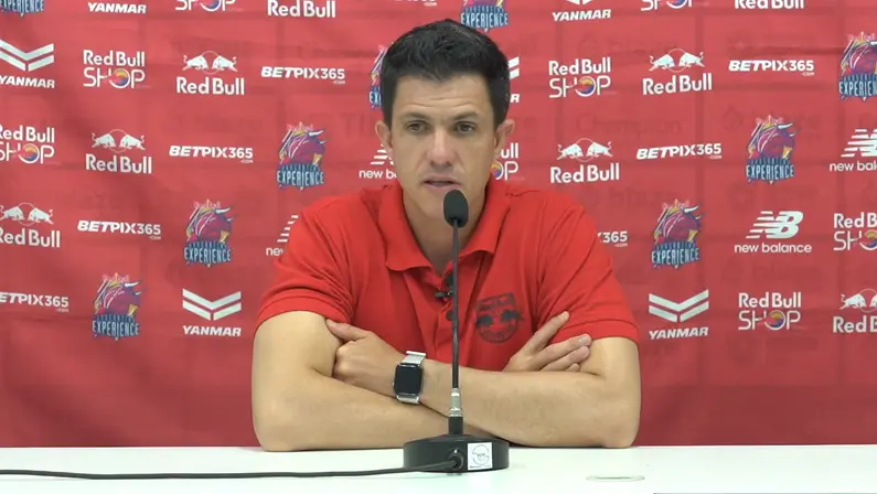 Técnico do Bragantino, Barbieri detona arbitragem e admite ter sido surpreendido com formação do Botafogo: ‘Favoreceu jogo mais físico’