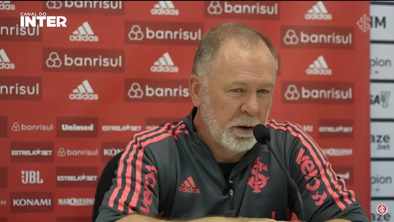 Mano Menezes, técnico do Internacional