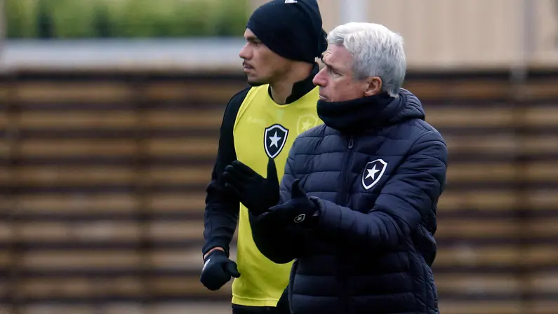 Luís Castro elogia Patrick Vieira e projeta teste duro para o Botafogo contra o Crystal Palace: ‘Tarefa difícil’