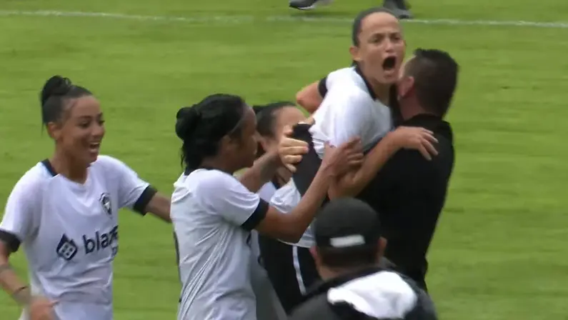 Gloriosas! Botafogo vence Flamengo e constrói boa vantagem na final do Carioca Feminino