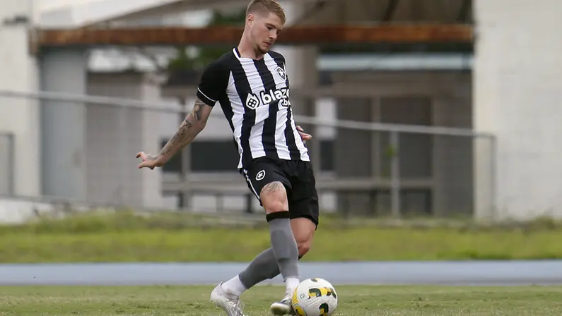 Zagueiro do Botafogo B renova contrato até dezembro