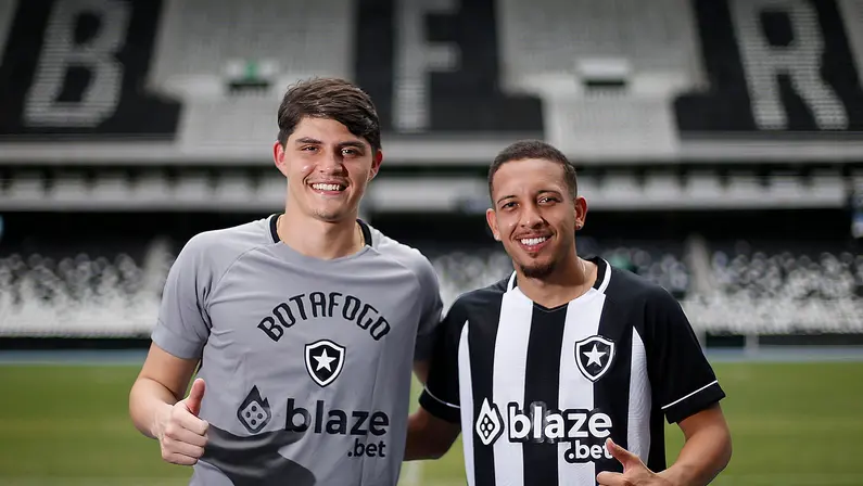 Reforços do Botafogo B, João Fernando e Caio Vitor se apresentam para a torcida alvinegra