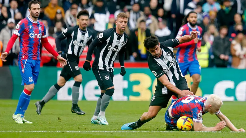 Lucas Fernandes e Gabriel Pires em Crystal Palace x Botafogo | Amistoso internacional 2022