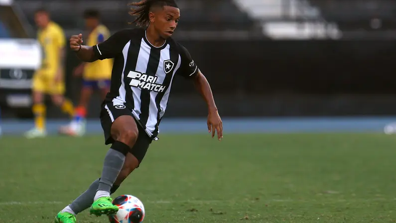 Após renovar com o Botafogo, Darius Lewis é emprestado e vai disputar o Carioca pelo Audax