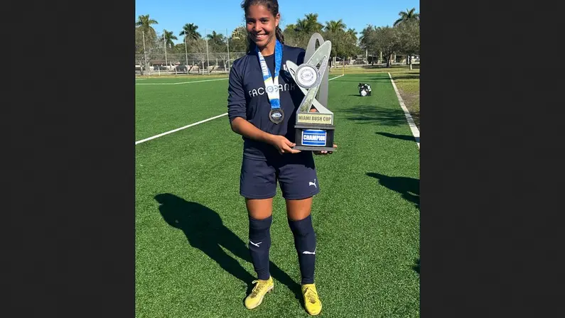Giovanna, cria do Botafogo, é campeão no FC Florida