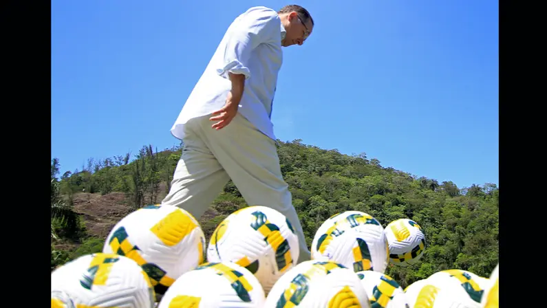 Acionista do Botafogo, John Textor visita CT do Espaço Lonier em 2022