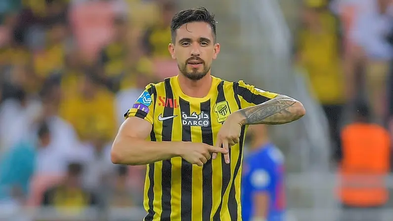 Outrora especulado no Botafogo, Igor Coronado chega a acordo para rescindir com o Al-Ittihad