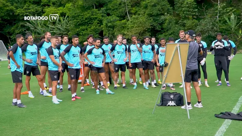 Além de Sapata, zagueiro do time B é mais uma novidade na reapresentação do Botafogo