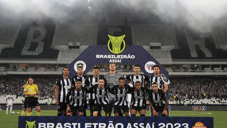 Comentarista elogia time do Botafogo, mas faz ressalvas à torcida: ‘Ter dez mil contra o São Paulo não existe’