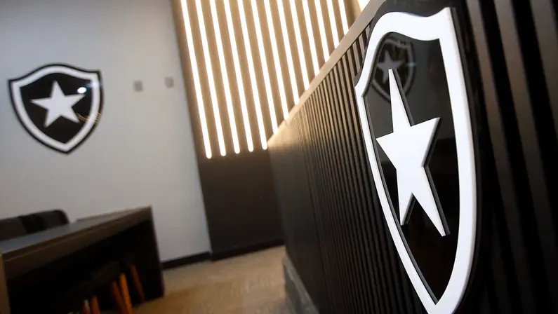 Nota do Conselho Fiscal não explica vazamento de documentos confidenciais e o porquê de não ligarem para Textor