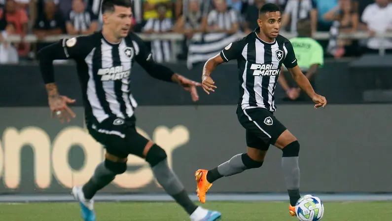 Comentarista: ‘O que mais me chama atenção nesse Botafogo é a maneira que consegue se modelar diante do adversário’