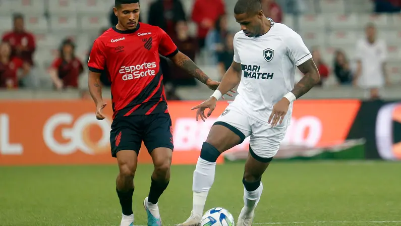 Comentarista: ‘Botafogo tem que melhorar o nível de atuações fora de casa para defender liderança e brigar pelo título’