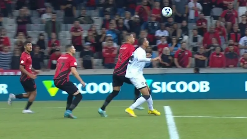 Pênalti não marcado em Janderson em Athletico-PR x Botafogo | Campeonato Brasileiro 2023