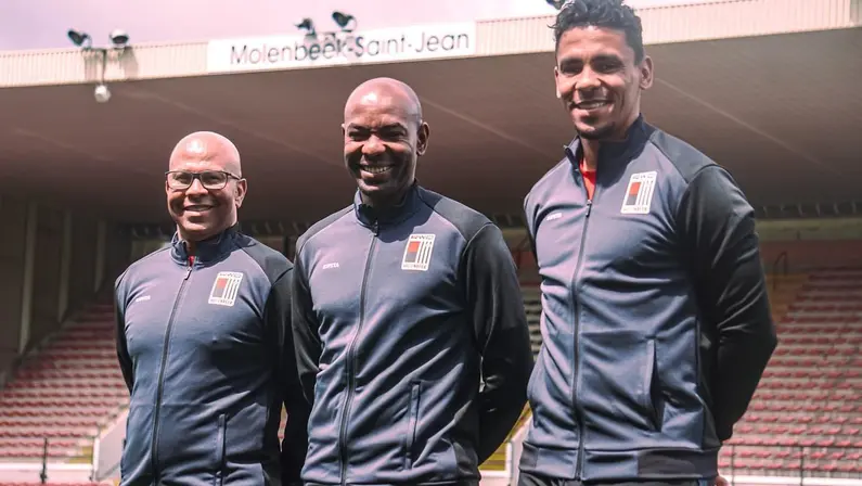 Ex-Botafogo, Cláudio Caçapa é anunciado como novo técnico do RWD Molenbeek