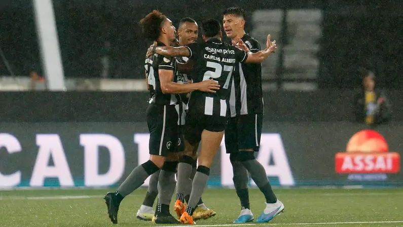 Comentarista revela: ‘Ambiente do Botafogo está leve após saída do Luís Castro, tido como excessivamente centralizador’