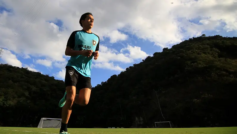 Guaraní-PAR diz que Botafogo ainda não pagou por Segovinha, revela sondagens da Europa e crê em possível venda por ‘cinco vezes mais’