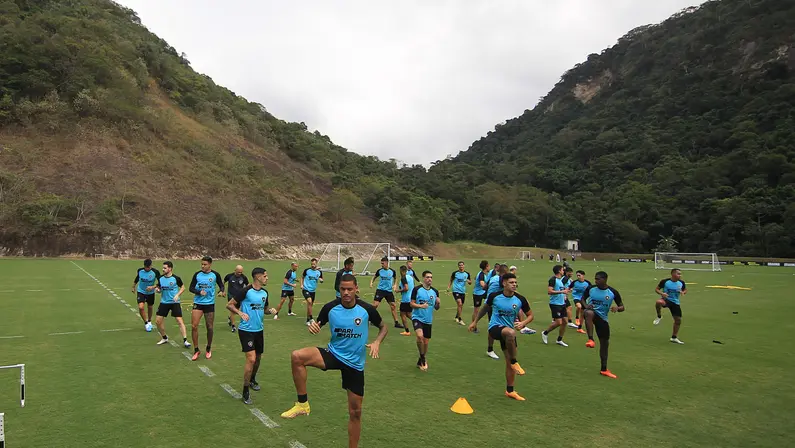 Botafogo se mantém tranquilo com interesse do mercado em seus jogadores: ‘Não temos necessidade de venda hoje’