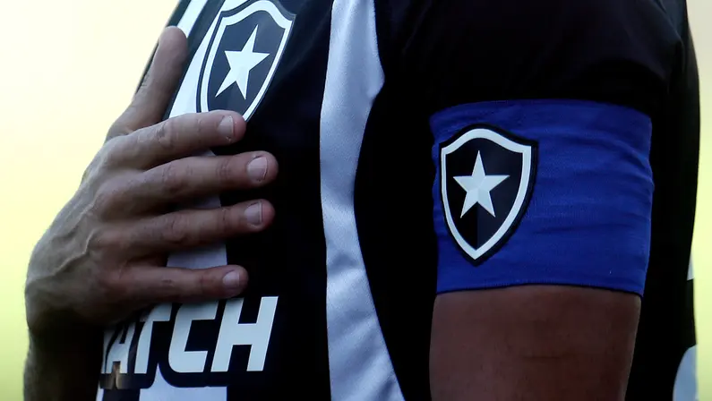Sócios-torcedores do Botafogo poderão acessar Nilton Santos 1h antes no domingo para comprar novas camisas nos quiosques
