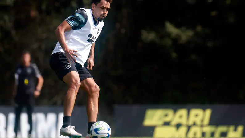 Com volta de Eduardo, Botafogo divulga relacionados para encarar o Coritiba; Gabriel Pires segue fora