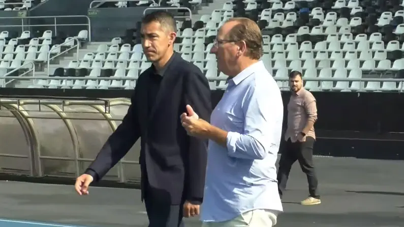 Ex-Botafogo, Bruno Lage cobra R$ 46 milhões de John Textor na justiça britânica por ‘promessa’ de emprego não cumprida