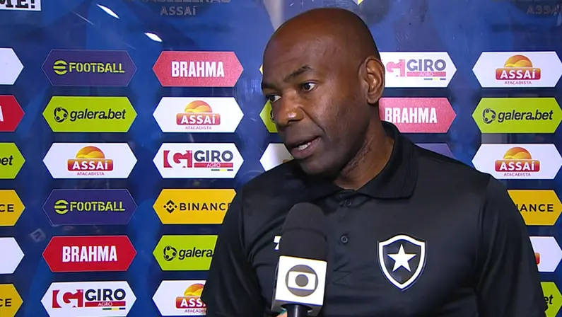 Cláudio Caçapa em Grêmio x Botafogo | Campeonato Brasileiro 2023