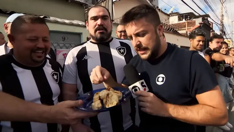 Apresentador se diverte com torcedores do Botafogo no Nilton Santos e constata: ‘É a melhor torcida do Brasil’
