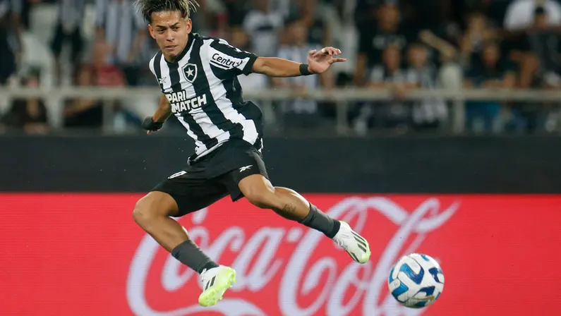 Jornal catalão põe Segovinha, do Botafogo, no radar do Barcelona