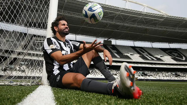 Diego Costa assume a camisa 19 na Copa Sul-Americana; Botafogo faz mais duas trocas