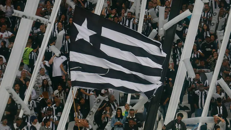 Abraço no elenco: torcida se mobiliza e promete recepcionar Botafogo no aeroporto de madrugada