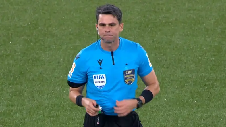 Árbitro Flavio Rodrigues de Souza em Botafogo x Internacional | Campeonato Brasileiro 2023