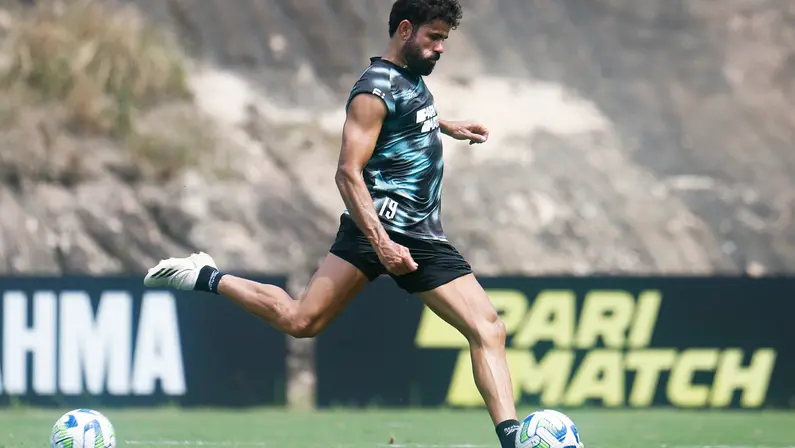Com renovação emperrada com o Botafogo, Diego Costa avalia outras propostas do futebol brasileiro