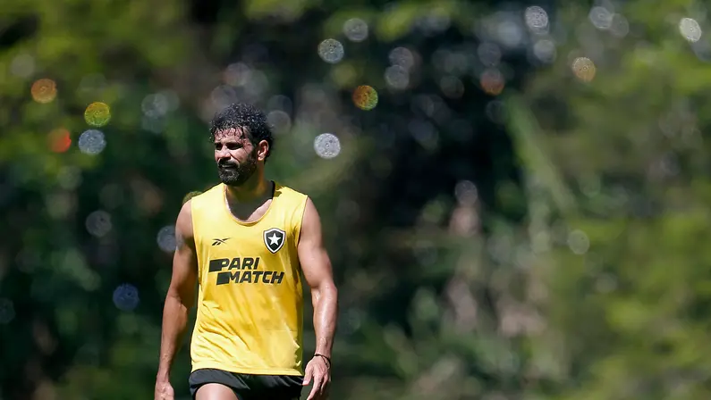 Em fim de contrato com o Botafogo, Diego Costa segue com situação indefinida no clube para 2024