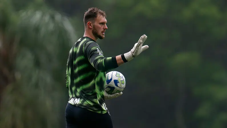 Lucas Perri no treino do Botafogo em setembro de 2023