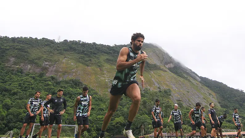 Futuro incerto: Botafogo tem interesse em manter Diego Costa, mas ainda não há acordo por renovação