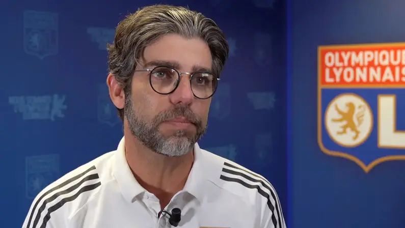 Textor conversa com Juninho Pernambucano para ser seu ‘conselheiro’ no Lyon, e ajuda pode se estender ao Botafogo, diz jornal francês