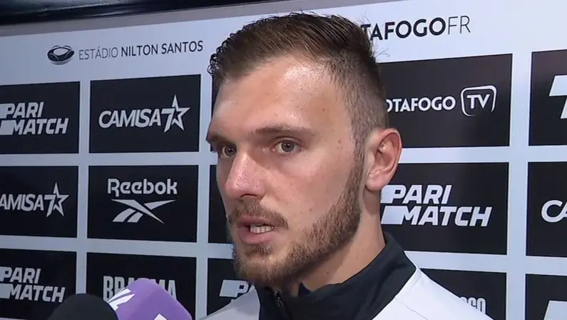 Lucas Perri diz que é preciso ‘assumir as responsabilidades’ no Botafogo e afirma: ‘Algumas coisas só vamos entender com o tempo’