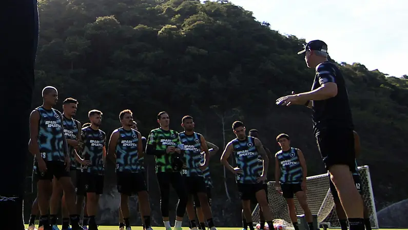 Botafogo embarca para pré-temporada em Itu com 30 jogadores; confira o elenco