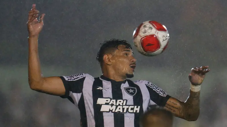 Grêmio faz sondagem por Tiquinho Soares; Botafogo avisa que não tem intenção de negociar