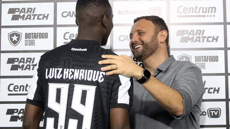 Luiz Henrique explica escolha da camisa 99 no Botafogo: ‘Ronaldinho na época do Milan. Bagunçava todo mundo’