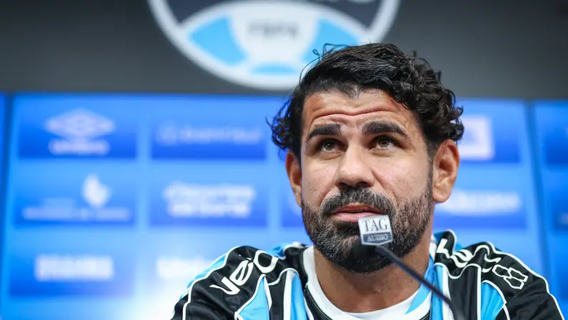 Apresentado no Grêmio, Diego Costa é questionado sobre o Botafogo: ‘Fui muito feliz lá, já tínhamos conversado que seria só aquele momento’