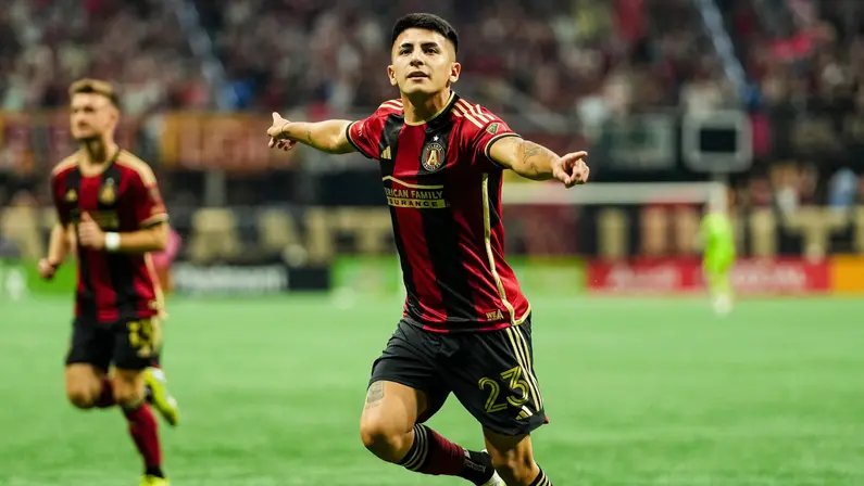 John Textor conversou com Almada, mas negócio não avançou para o Botafogo