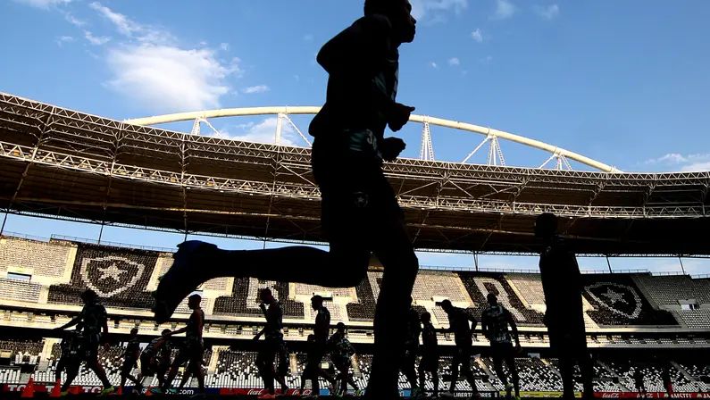 Jornalista diz que novo técnico do Botafogo não deve ser Quique Setién nem Pedro Martins: ‘Existe terceiro possível nome’