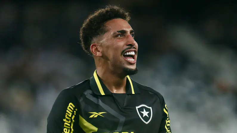 Kauê não é relacionado para jogo do Botafogo contra LDU e vai treinar com a equipe sub-20 nesta quarta