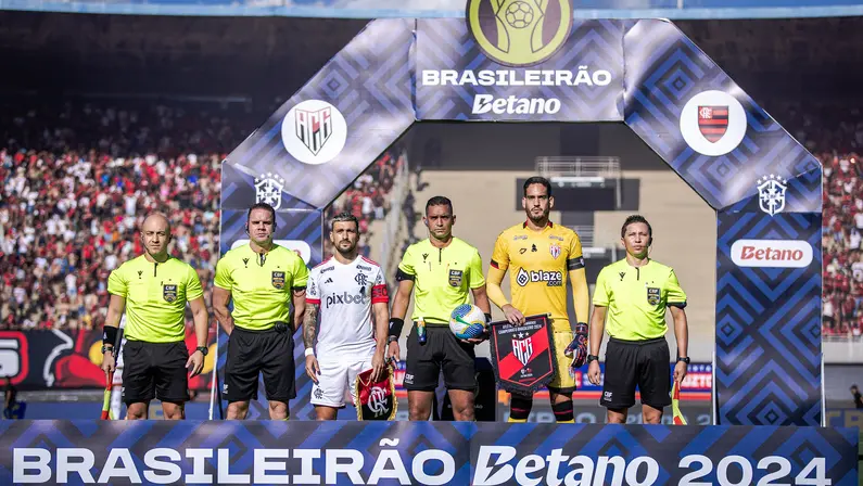 Já? Após primeira rodada desastrosa, CBF afasta três árbitros dos próximos jogos no Campeonato Brasileiro