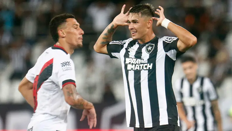 NO SUFOCO, BOTAFOGO BATE ATLÉTICO-GO NO NILTÃO E VENCE A PRIMEIRA COM ARTUR JORGE